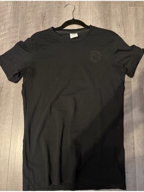 Gymshark Black Short-Sleeve Crewneck Tee with Chest Logo